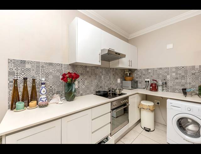 0.5 BEDROOM APARTMENT FOR SALE IN ORANJEZICHT